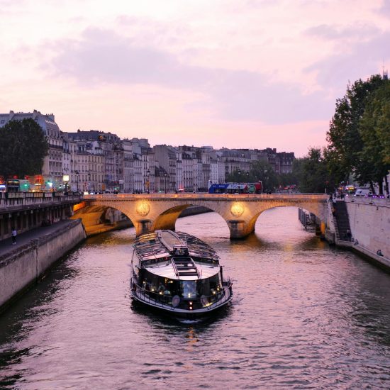 paris-vista-do-barco-no-rio-sena
